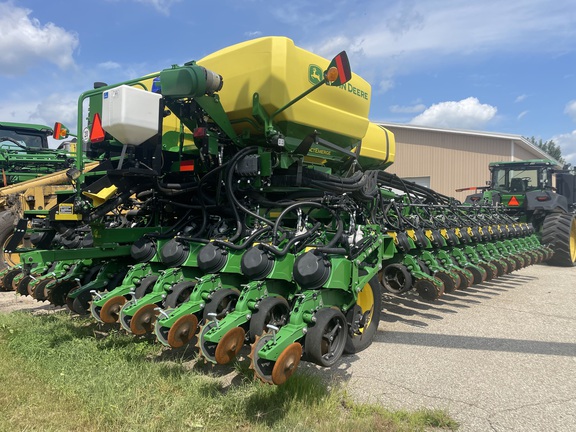 2024 John Deere DB66 - Photo23