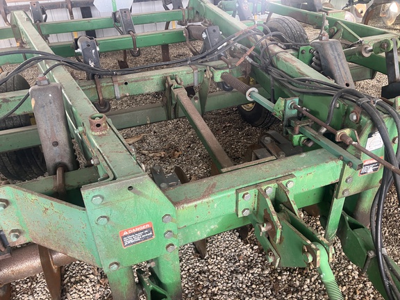 Photo of 1997 John Deere 714