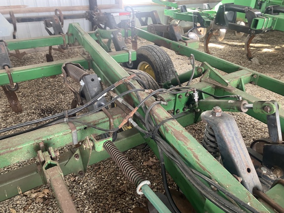 Photo of 1997 John Deere 714