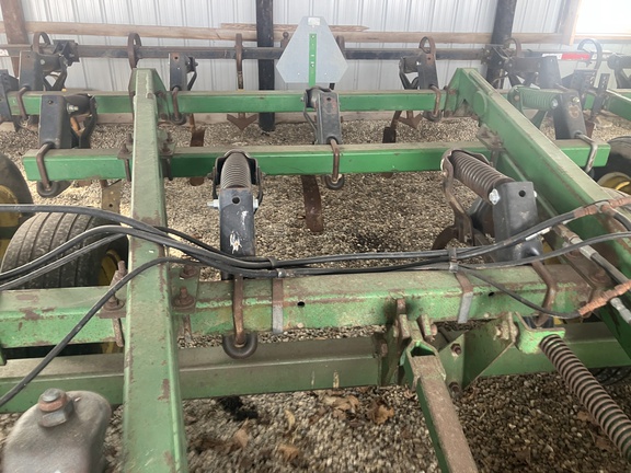 Photo of 1997 John Deere 714