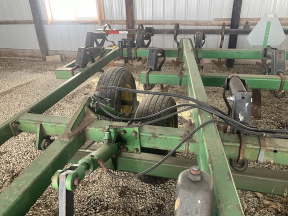 Photo of 1997 John Deere 714