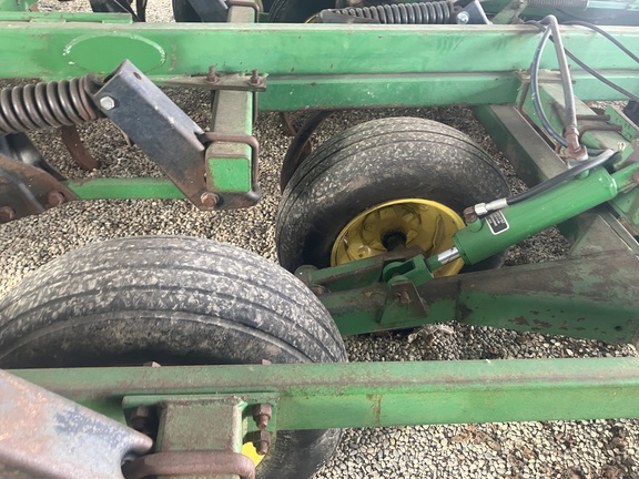 Photo of 1997 John Deere 714