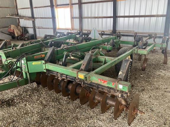 Photo of 1997 John Deere 714