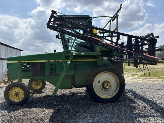 2006 John Deere 6700