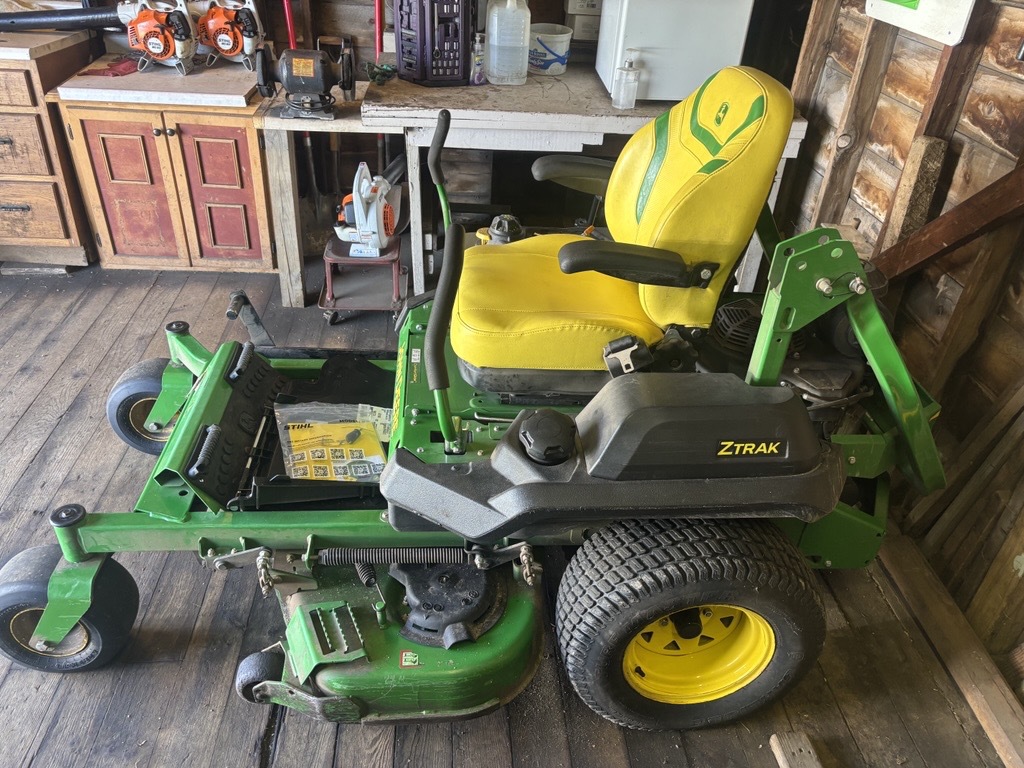 2023 John Deere Z740R Image 8