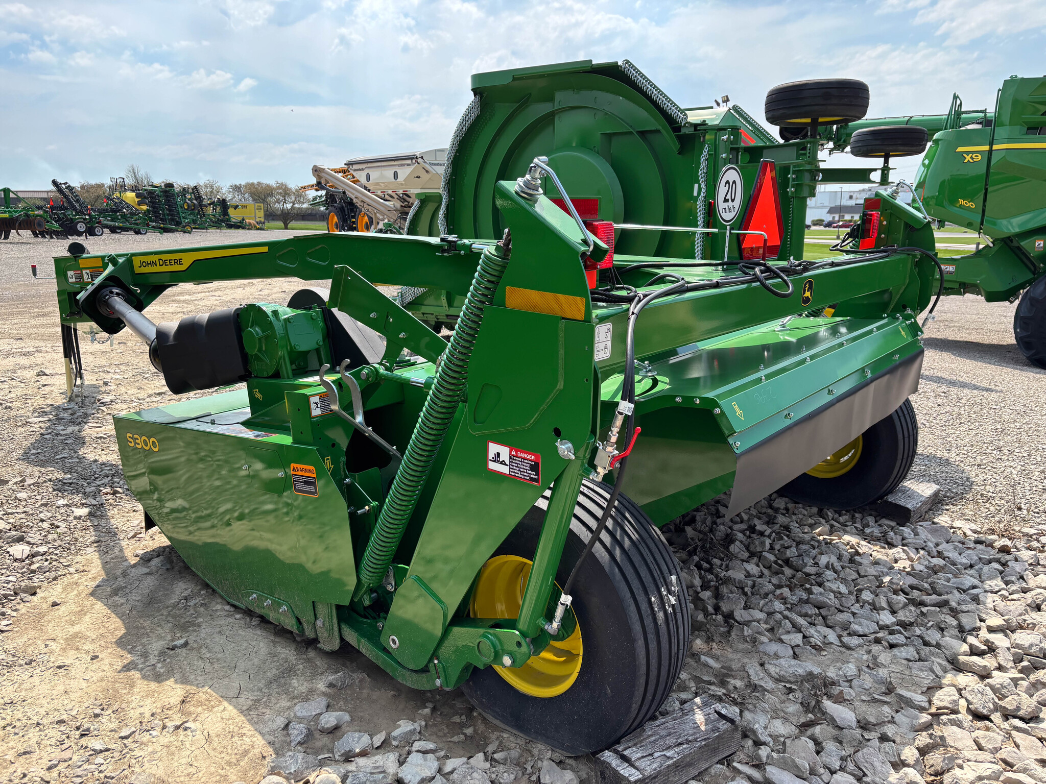 Used -- John Deere S300 Mower Conditioners at Koenig Equipment in Anna, OH - PhotoXL2