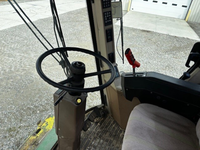 2000 John Deere 6950 Image 9