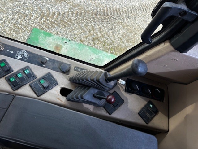 2000 John Deere 6950 Image 12