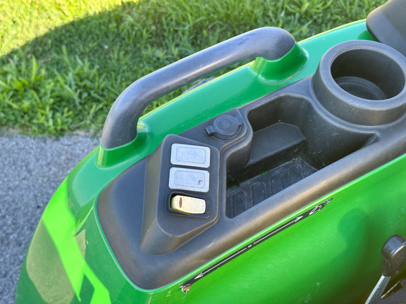 2022 John-Deere 3038E