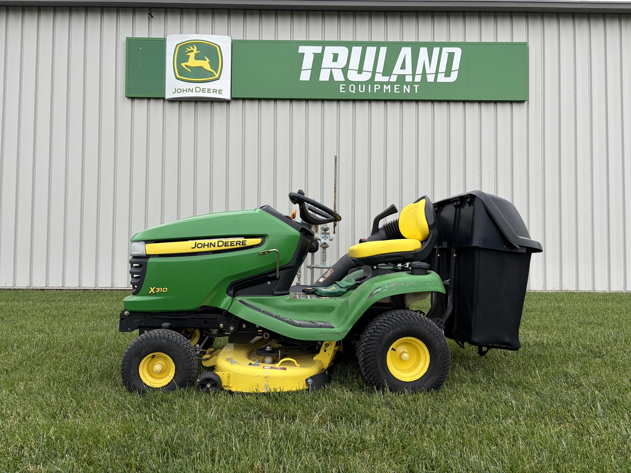 John Deere X310 Image 1