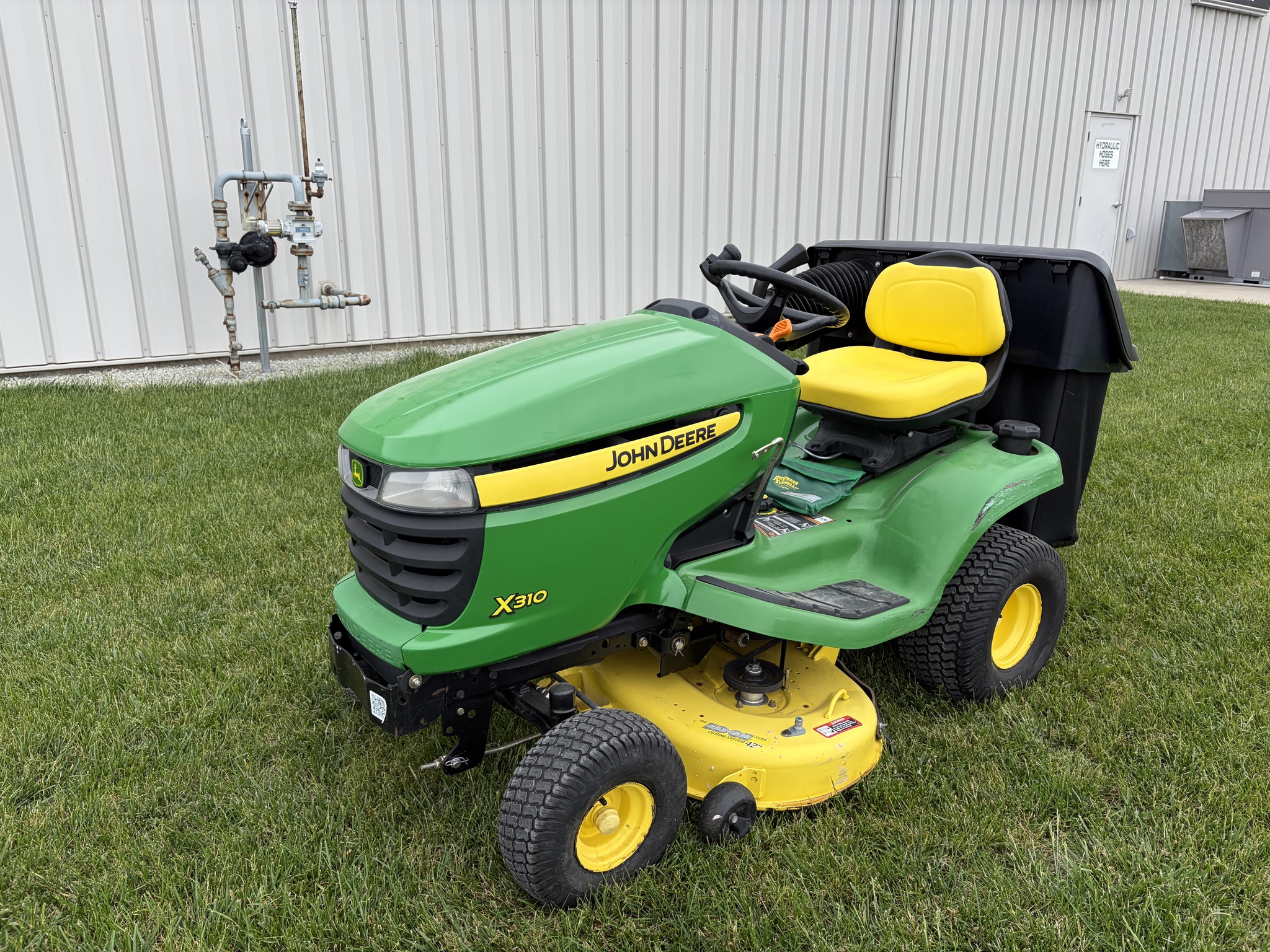 John Deere X310 Image 2