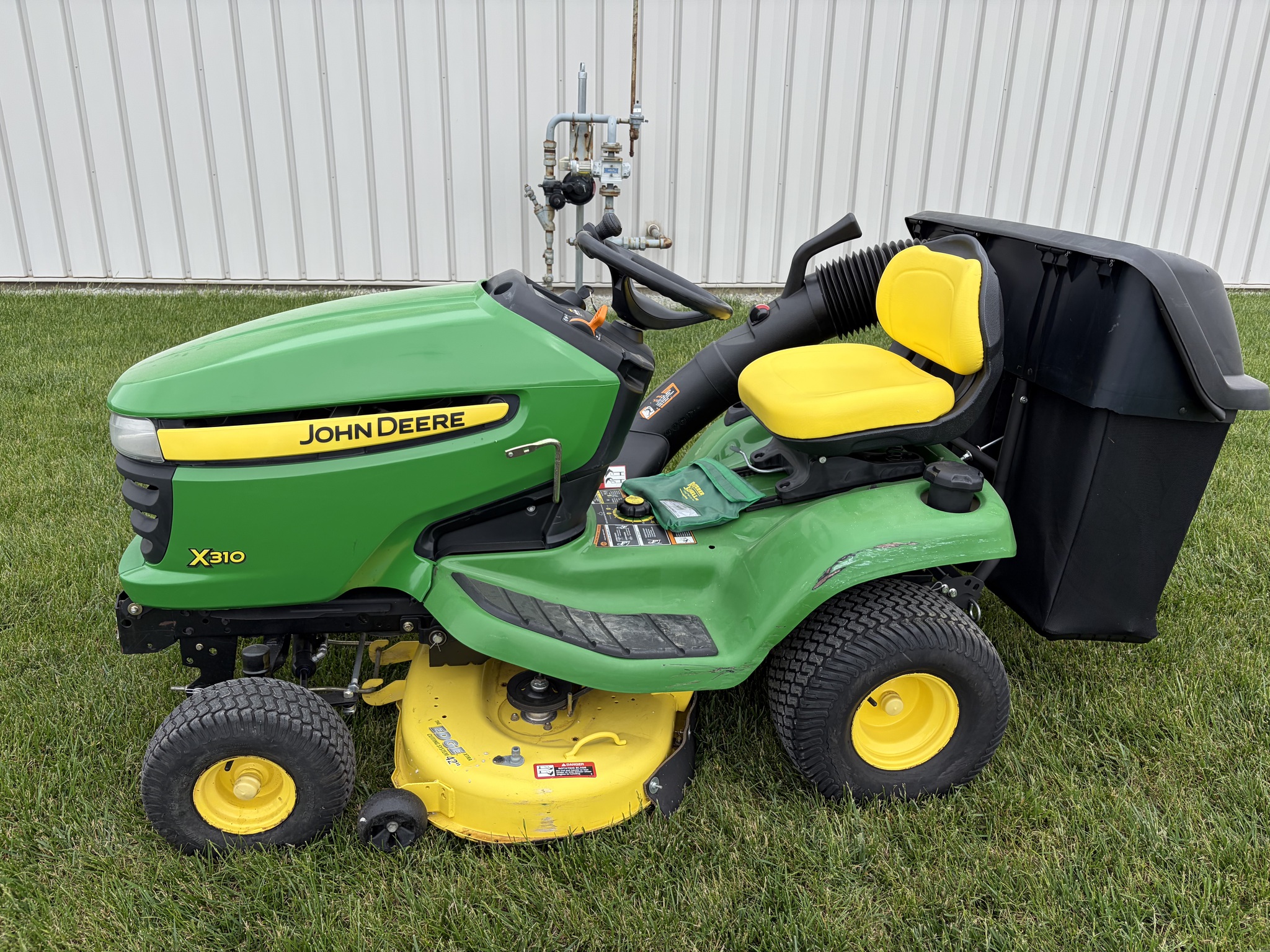 John Deere X310 Image 3