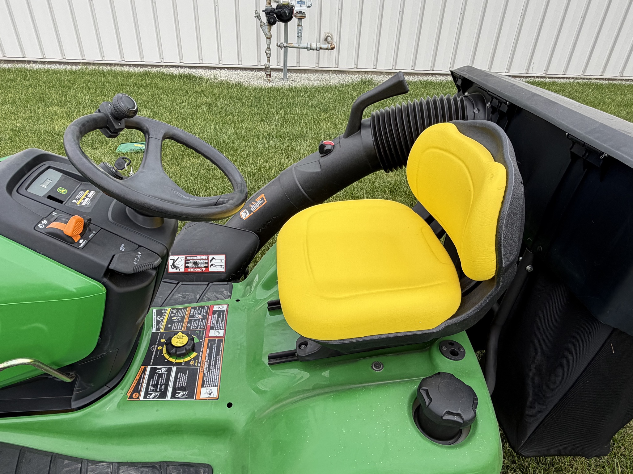 John Deere X310 Image 12