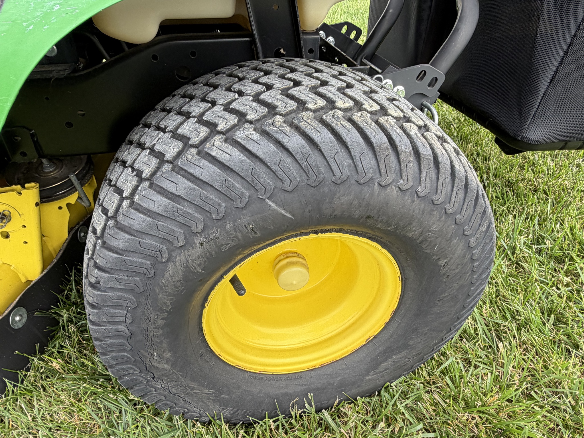 John Deere X310 Image 14