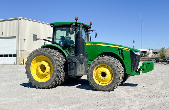 2017 John-Deere 8370R