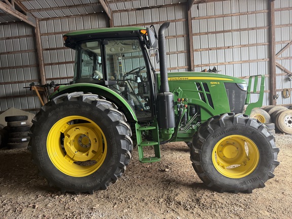 Photo of 2022 John Deere 6135E