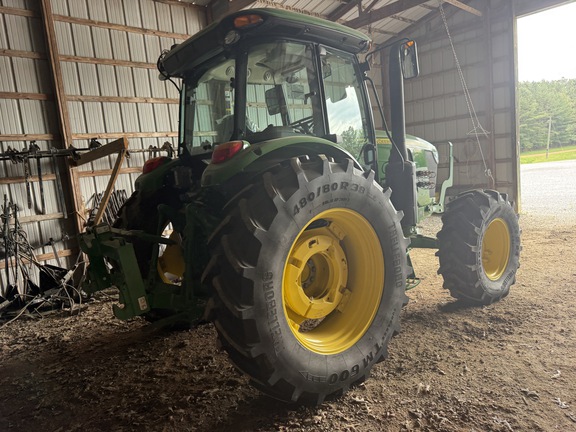 Photo of 2022 John Deere 6135E