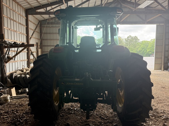 Photo of 2022 John Deere 6135E