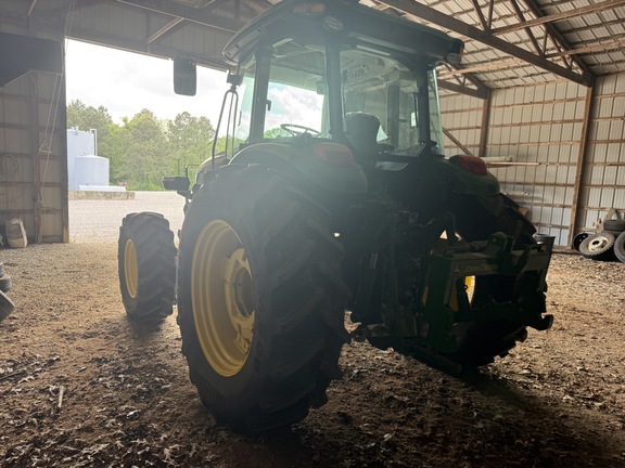Photo of 2022 John Deere 6135E