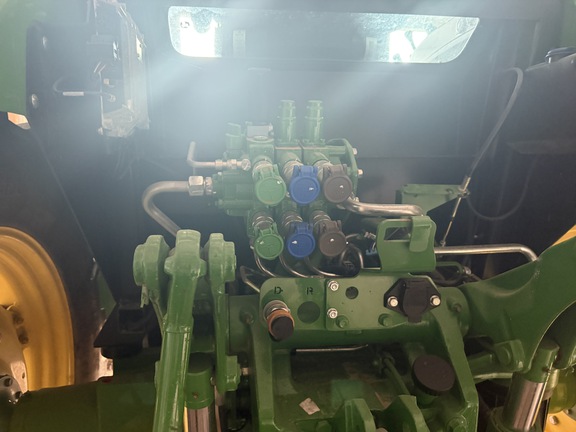 Photo of 2022 John Deere 6135E