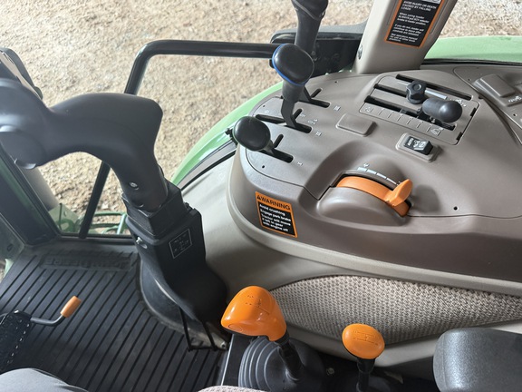 Photo of 2022 John Deere 6135E