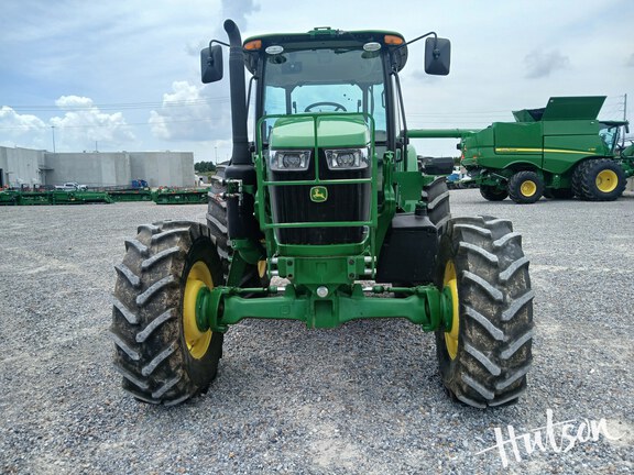 Photo of 2022 John Deere 6135E