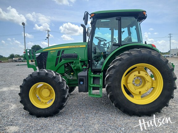 Photo of 2022 John Deere 6135E