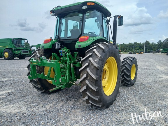 Photo of 2022 John Deere 6135E