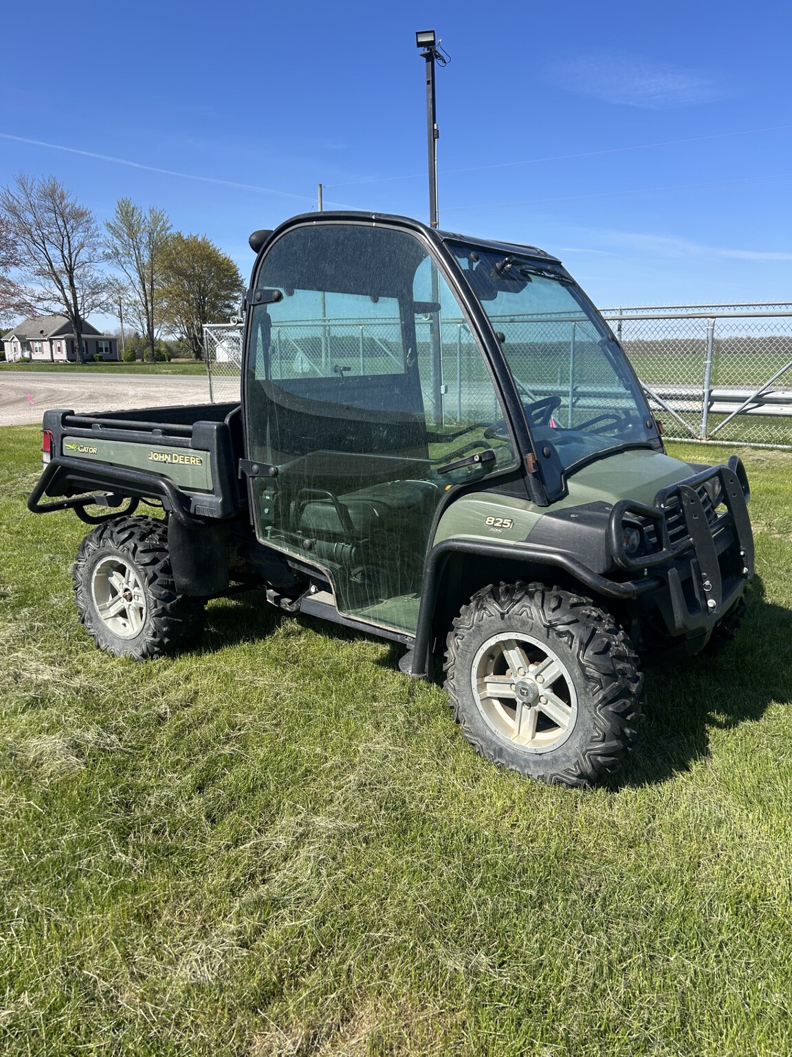 2013 John Deere XUV 825I GREEN Image 1