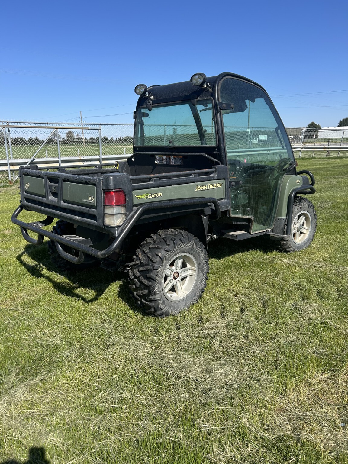 2013 John Deere XUV 825I GREEN Image 3