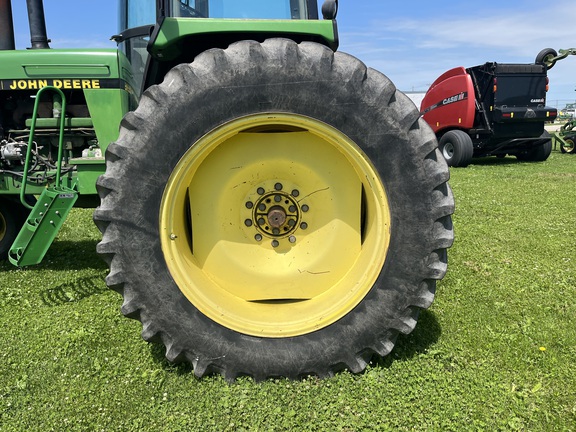 1990 John Deere 4555 - Photo16