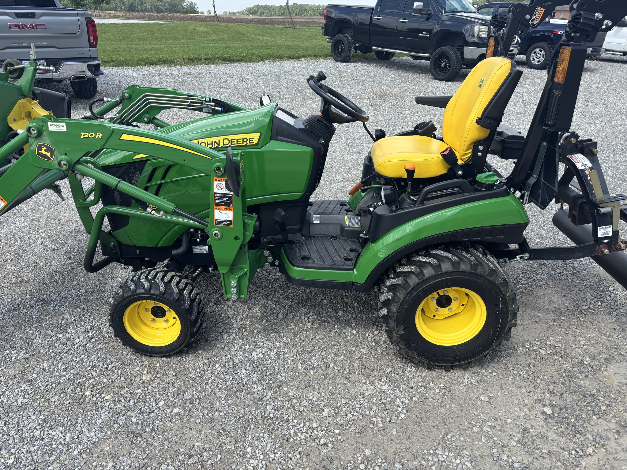 Used 2023 John Deere 1025R Compact Utility Tractors at Koenig Equipment in Botkins, OH - PhotoXL1