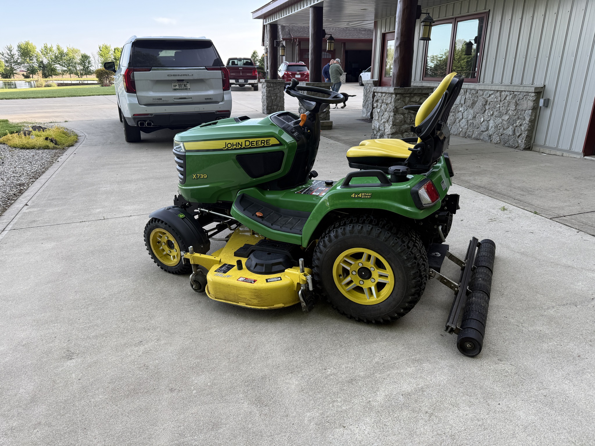 2022 John Deere X739 Image 4