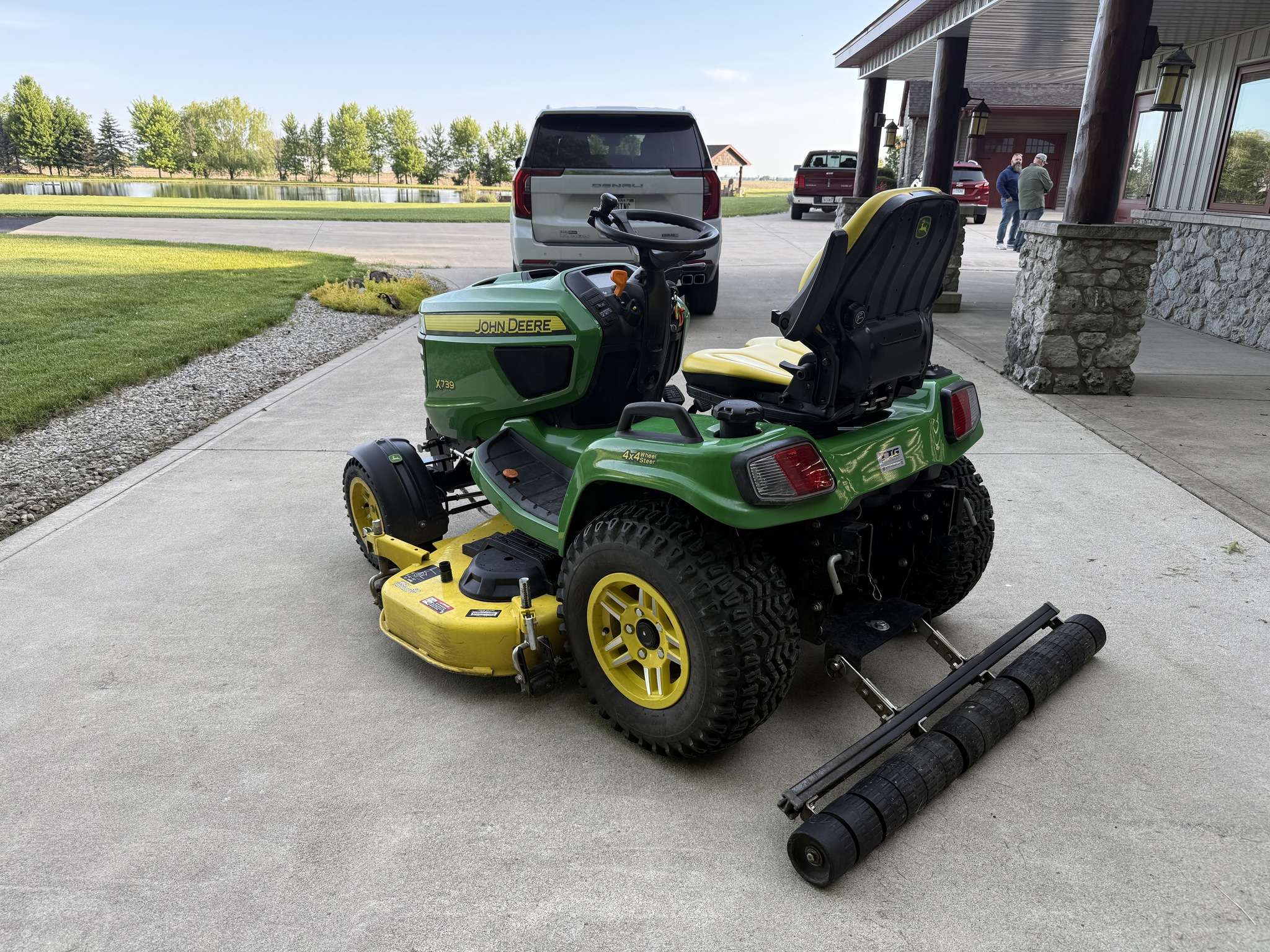 2022 John Deere X739 Image 5
