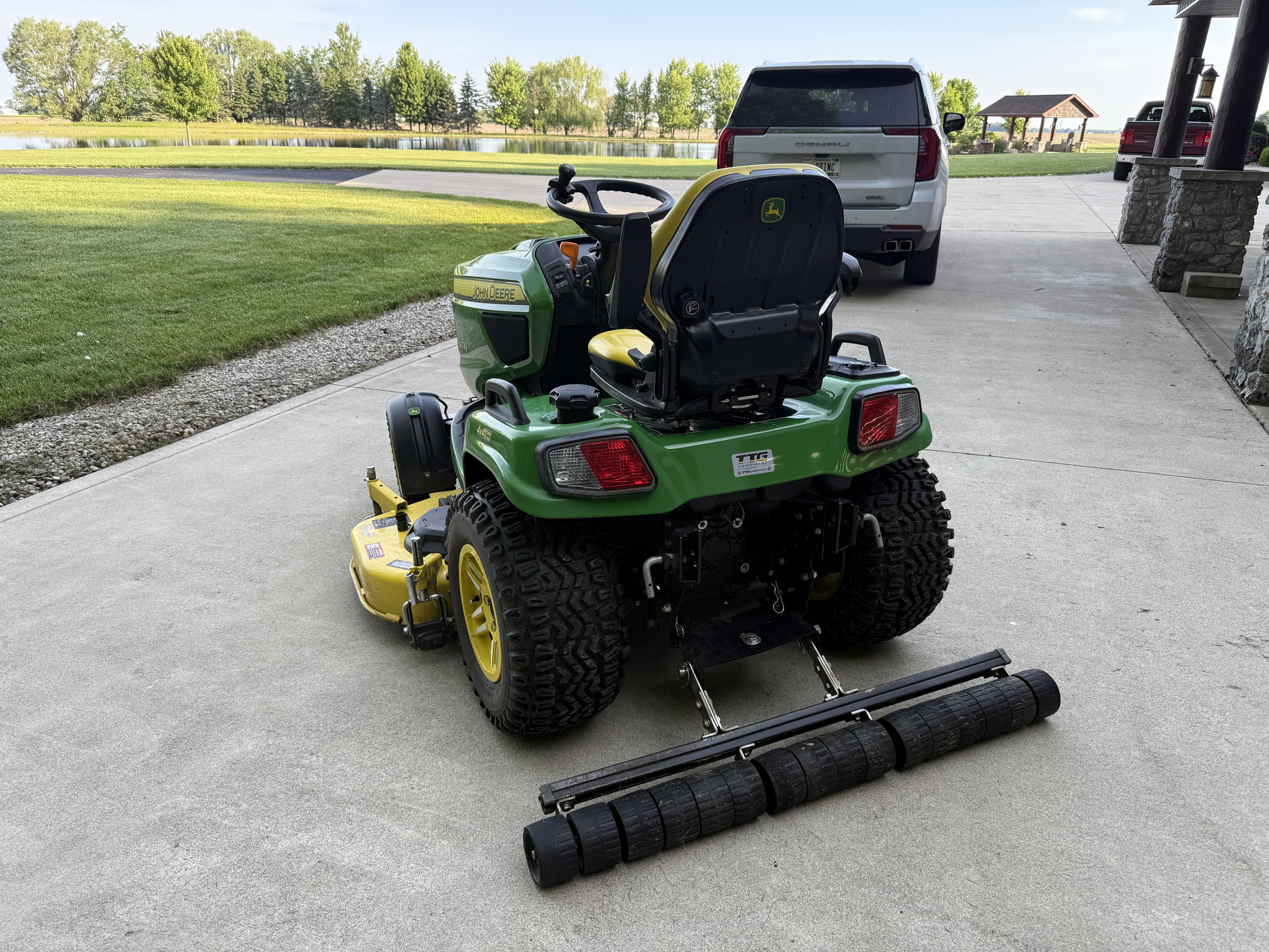 2022 John Deere X739 Image 6