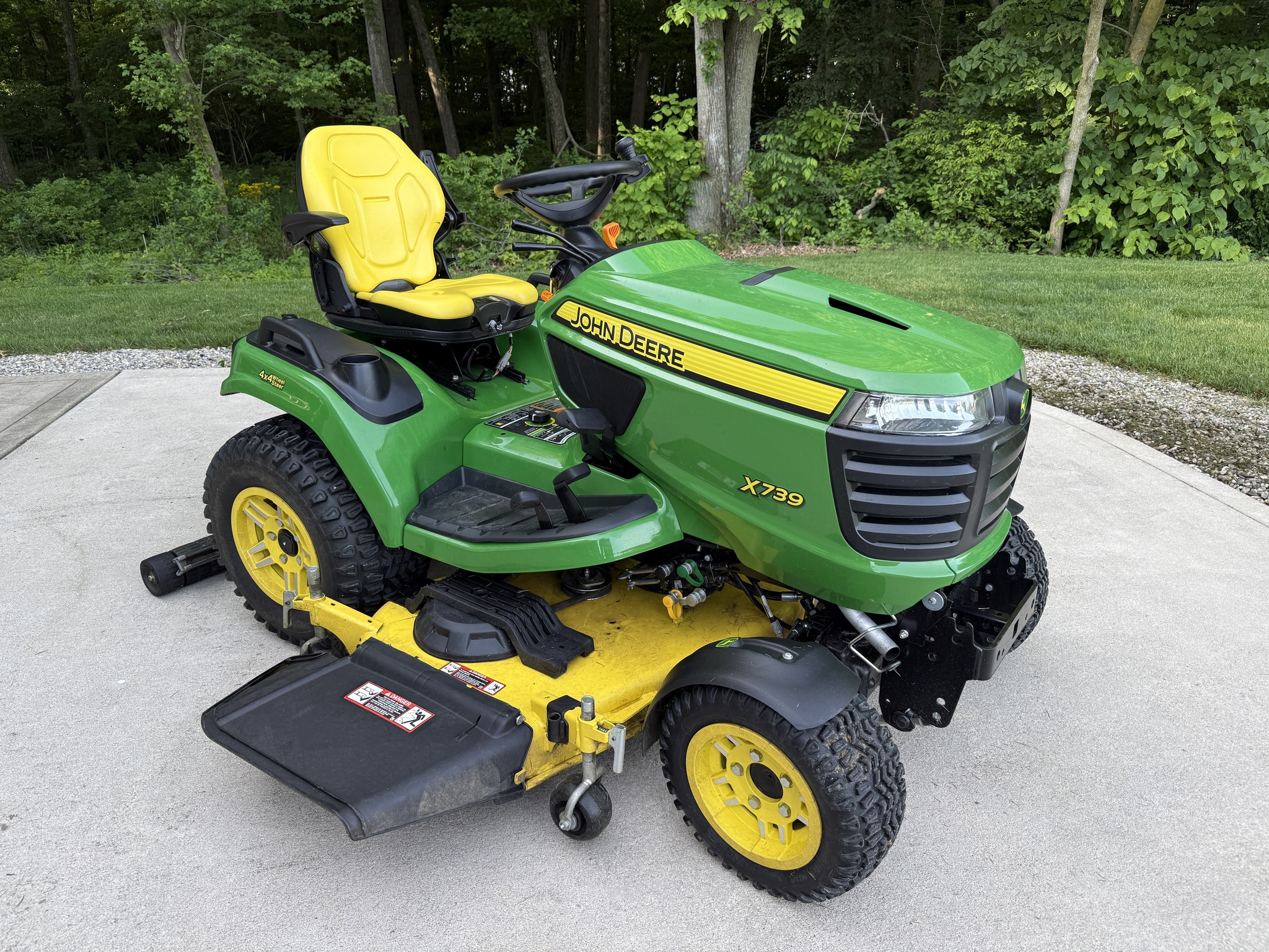 2022 John Deere X739 Image 12