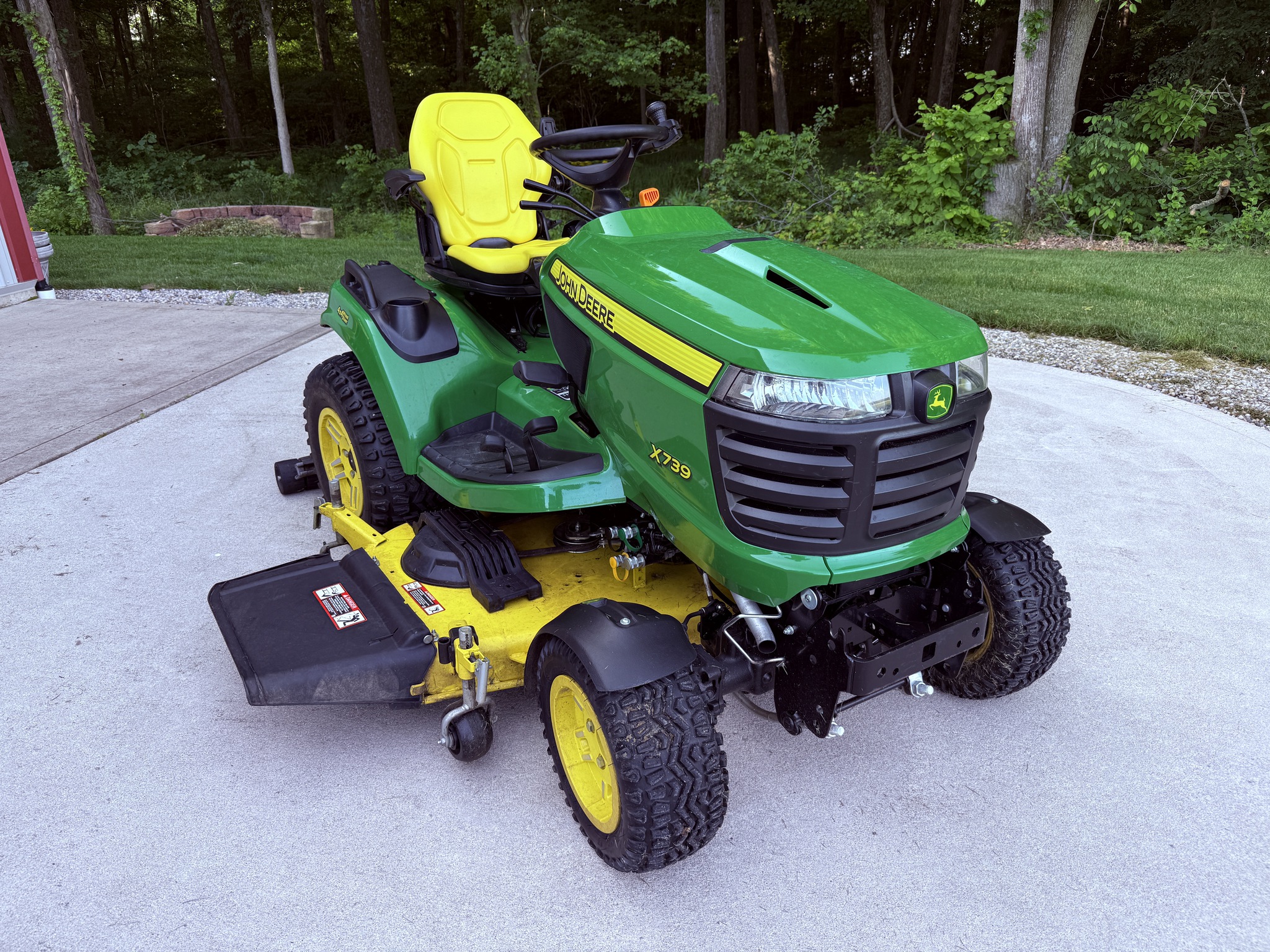 2022 John Deere X739 Image 13