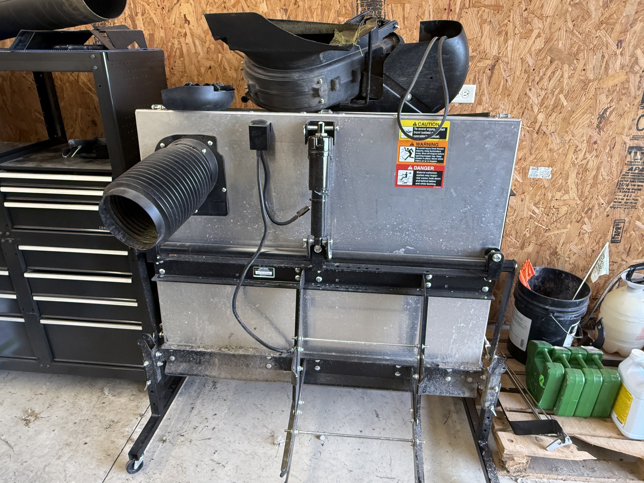 2022 John Deere X739 Image 25