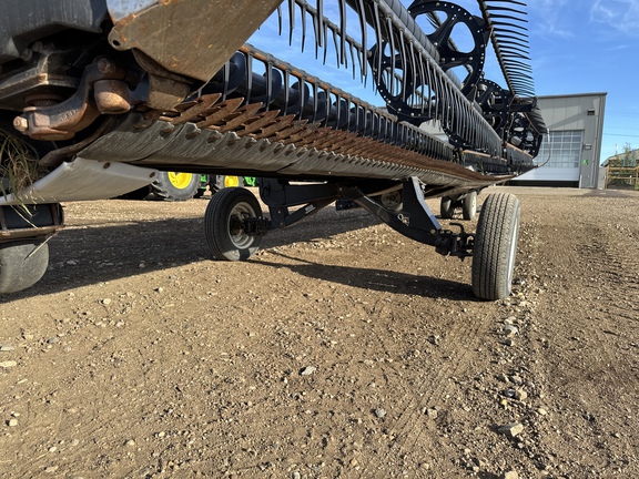 Used 2015 MacDon FD75-40 Combine Platforms at Horizon Ag & Turf in Vermilion, AB - Photo4