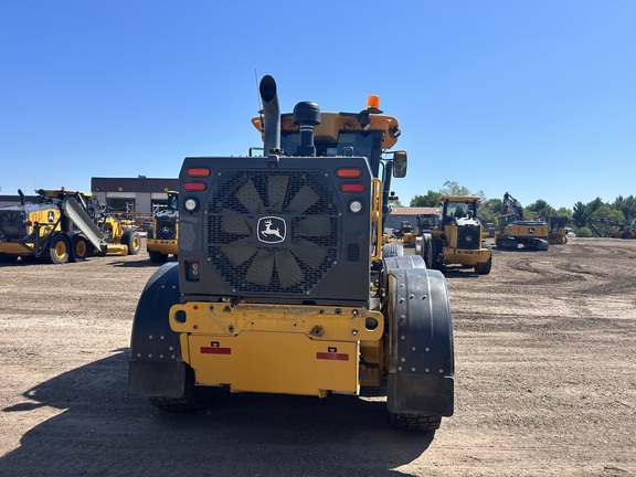 2019 John Deere 672G