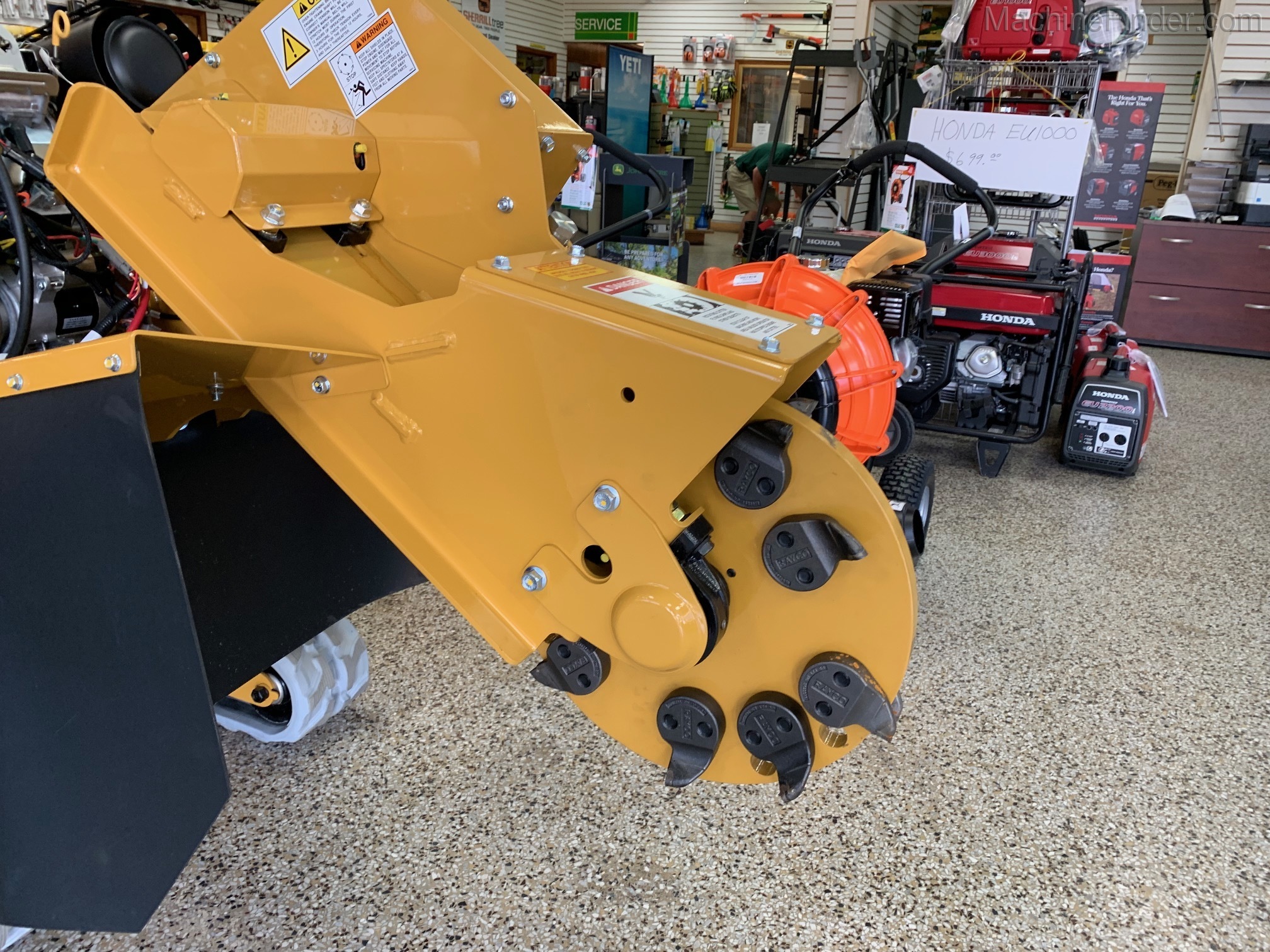 2020 Rayco RG37 TRAC JR Image 2