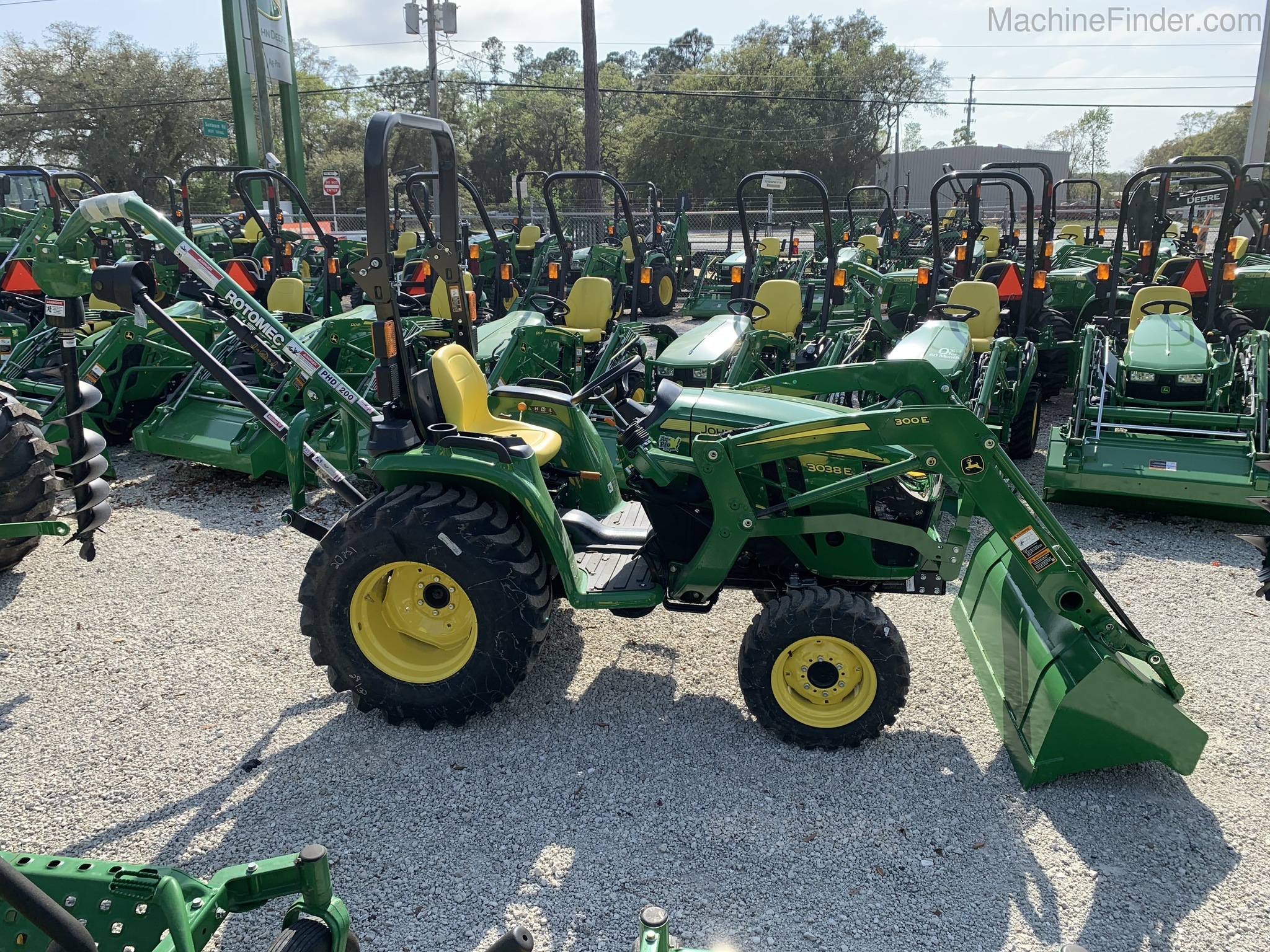 2020 John Deere 3038E Image 1