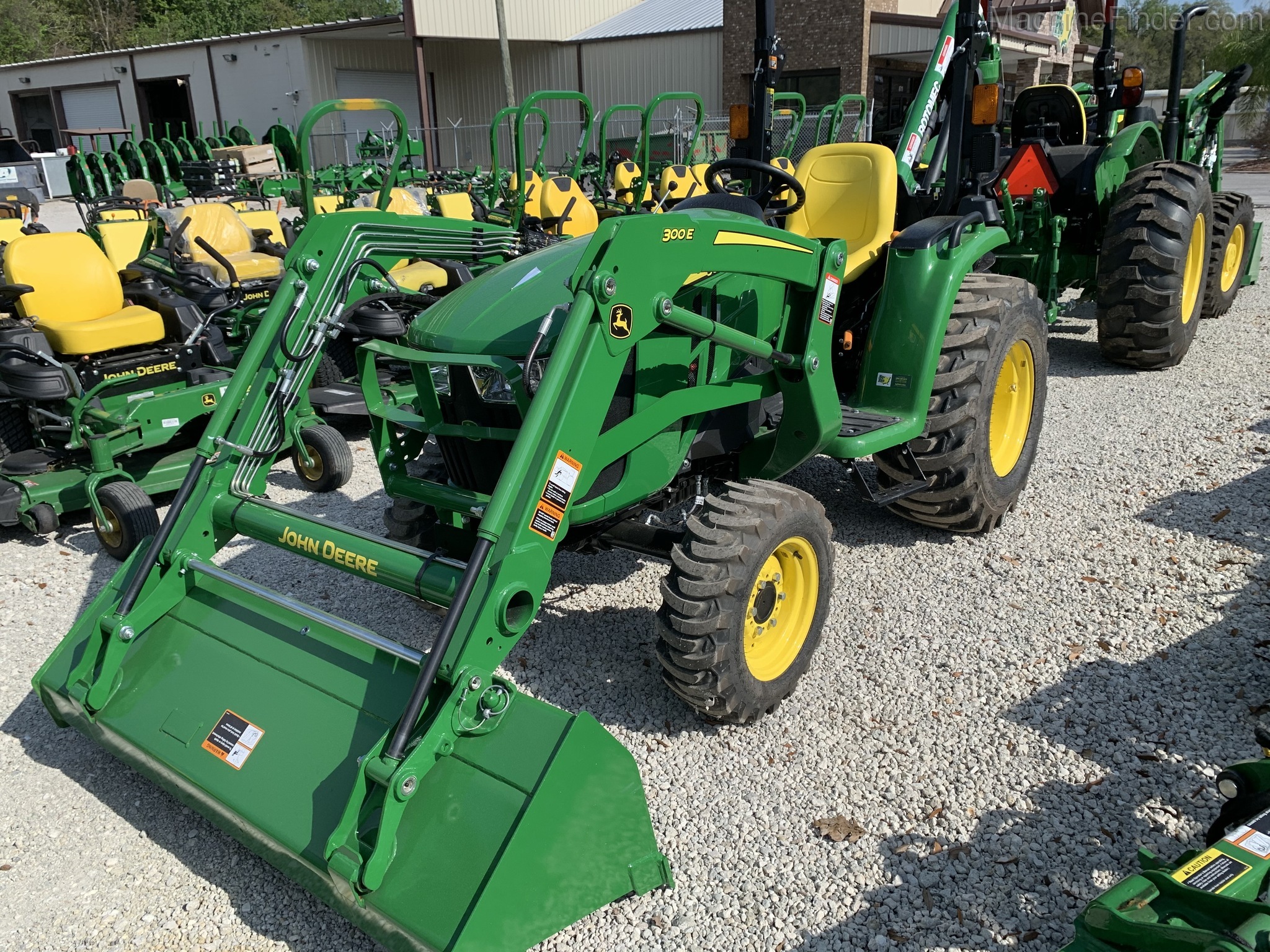 2020 John Deere 3038E Image 4