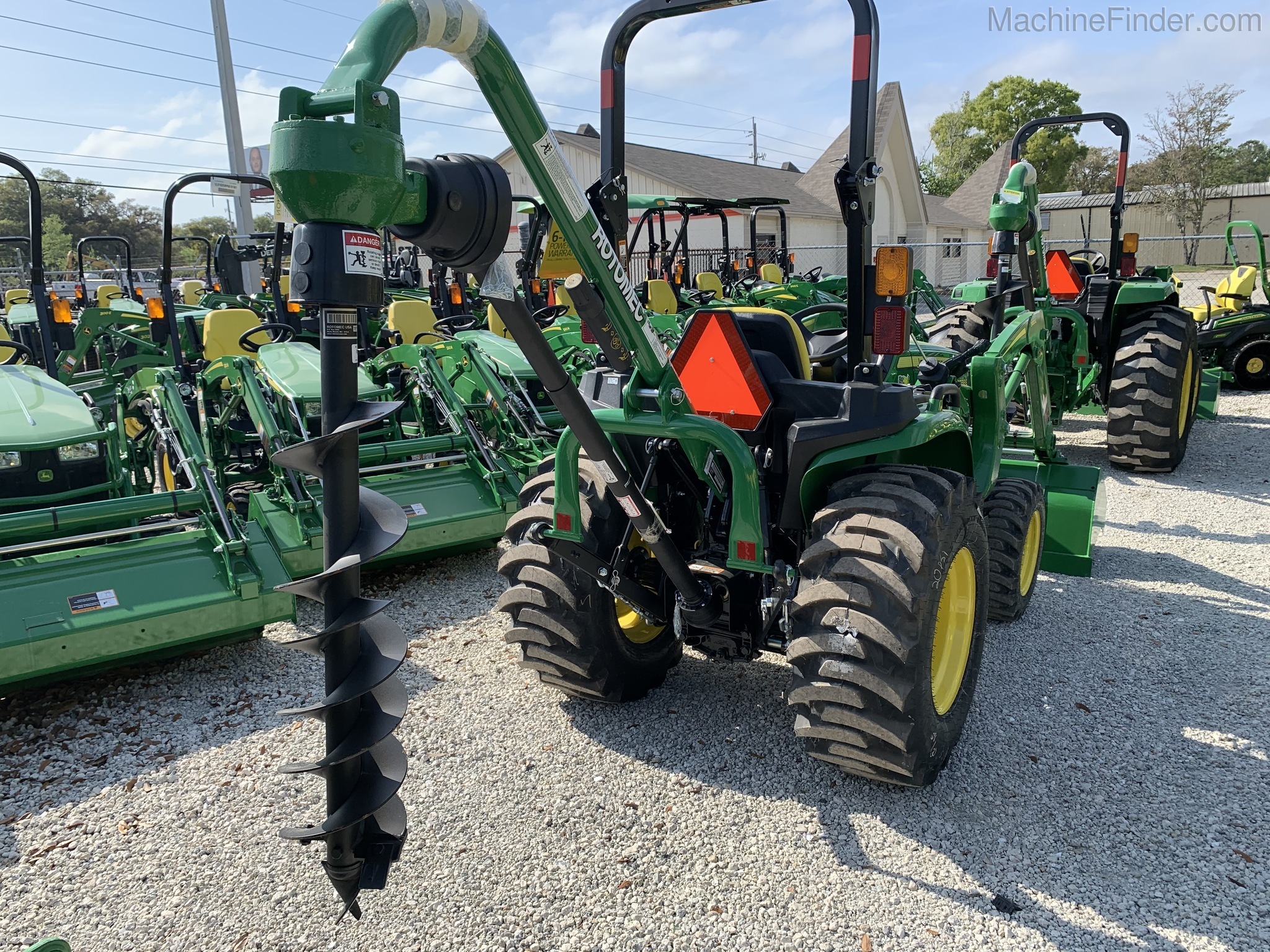 2020 John Deere 3038E Image 3