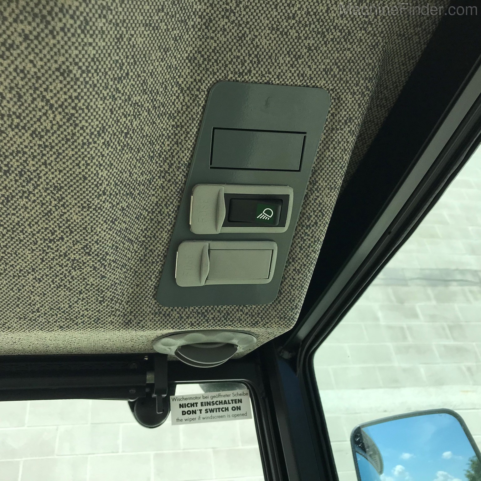 2017 John Deere 1025R Image 11