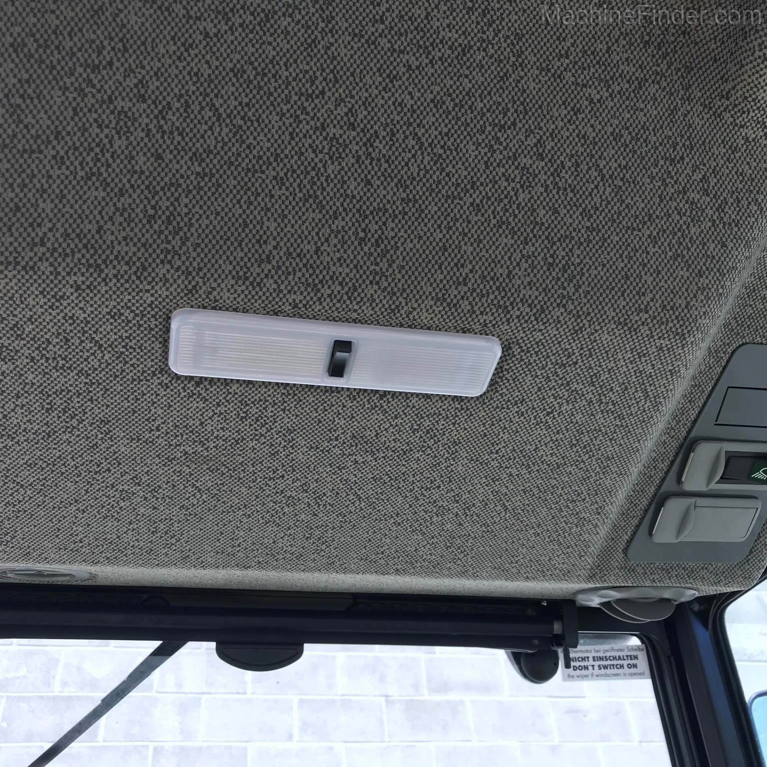 2017 John Deere 1025R Image 9