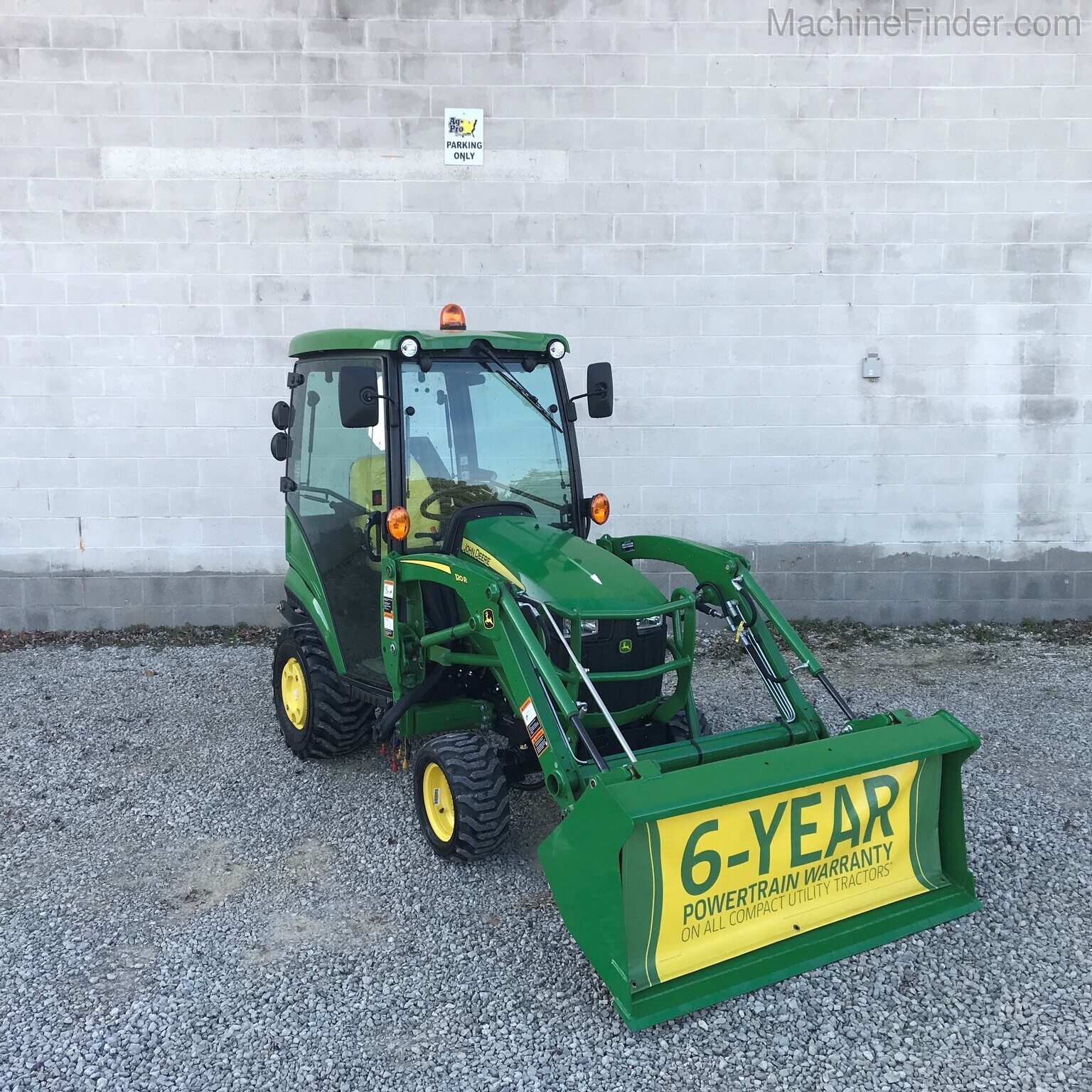 2017 John Deere 1025R Image 1