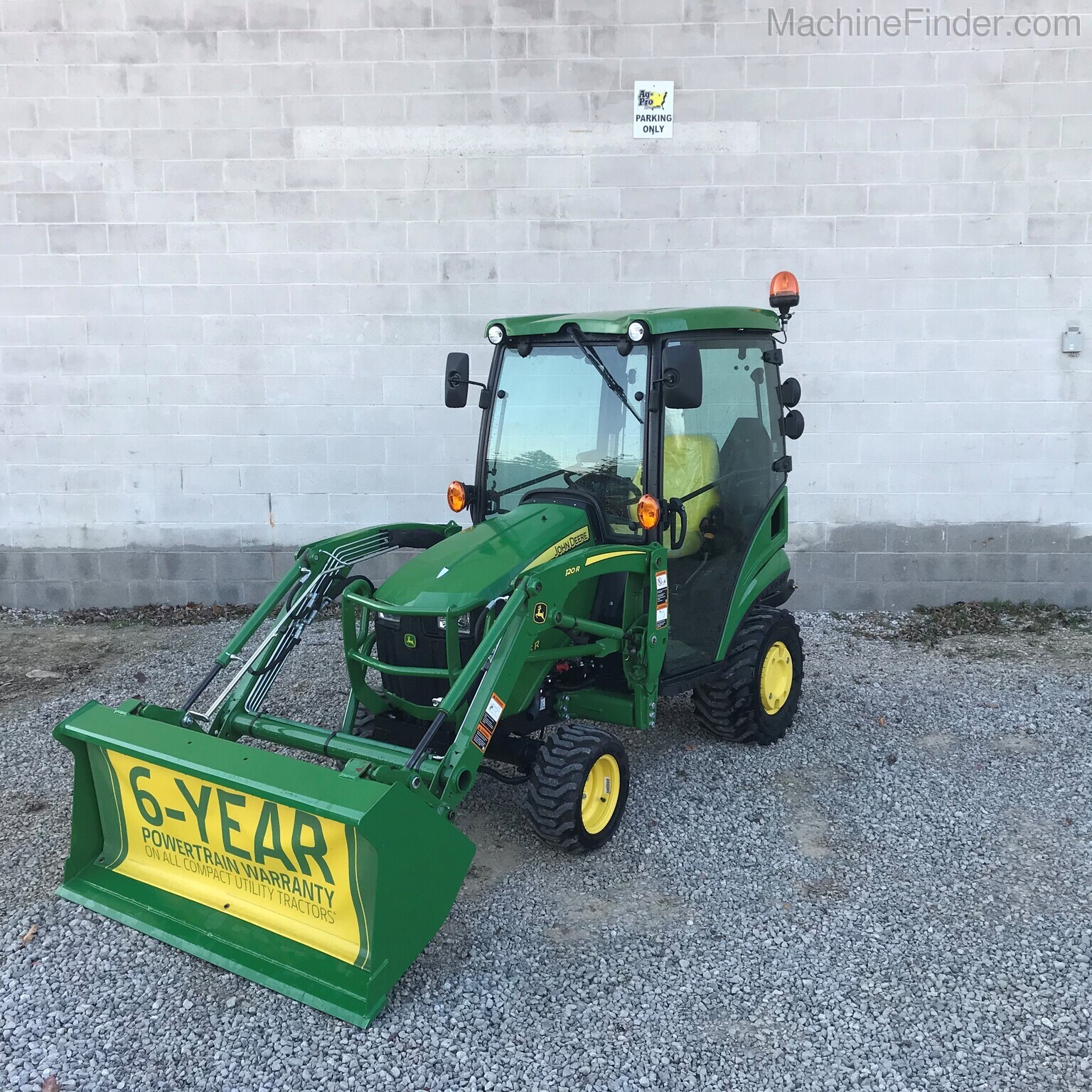 2017 John Deere 1025R Image 3