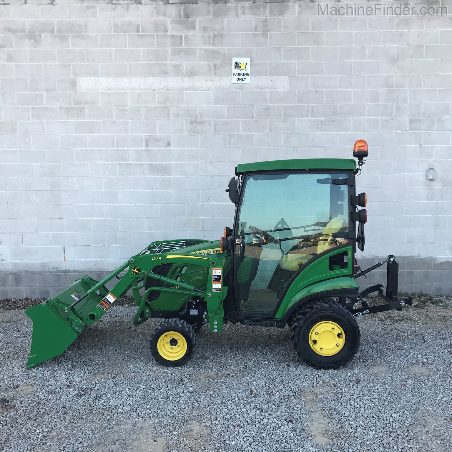 2017 John Deere 1025R Image 4