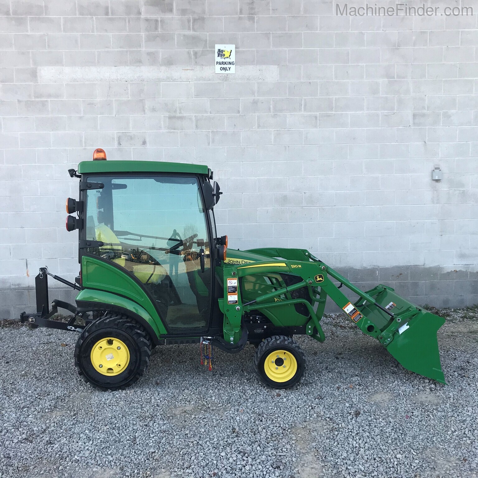 2017 John Deere 1025R Image 5